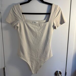 Babaton Short sleeve cream bodysuit